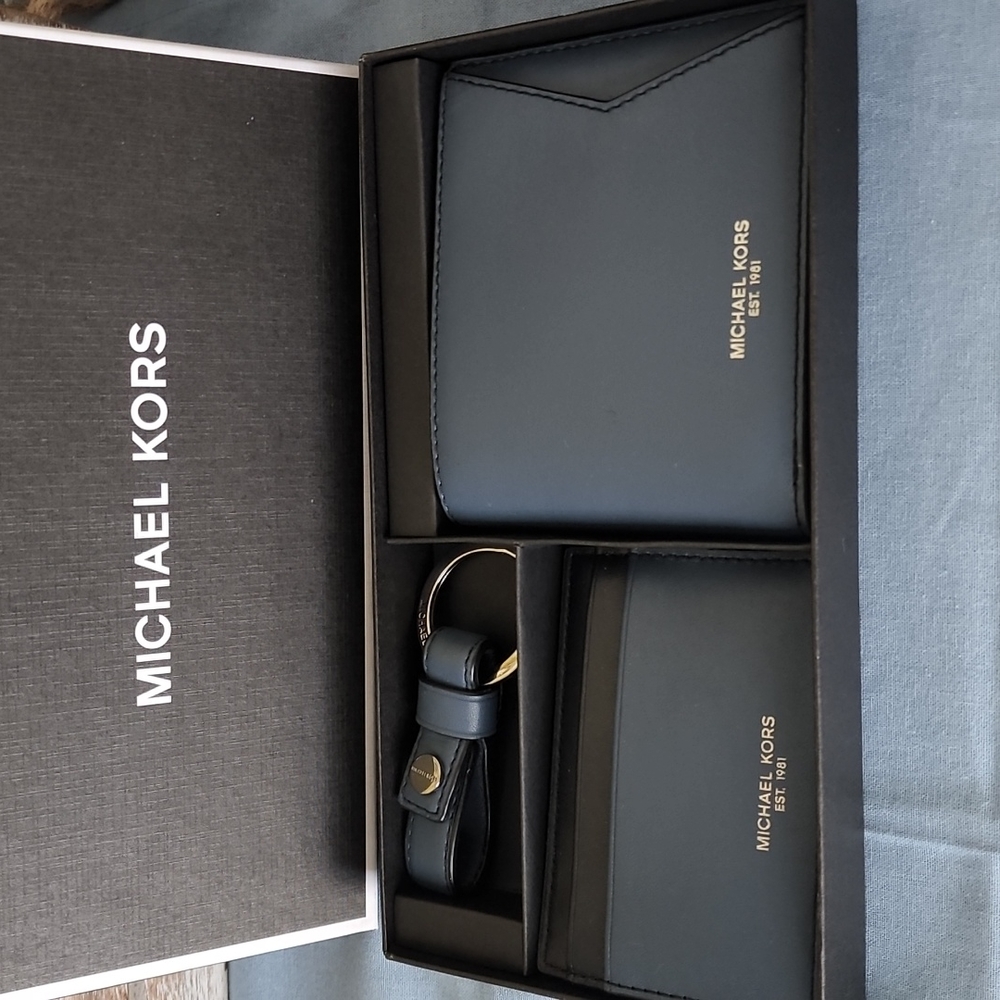 Michael kors wallet set